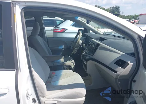 2013 Toyota Sienna Le V6 8 Passenger z USA, uszkodzony, nr VIN 5TDKK3DC8DS317567